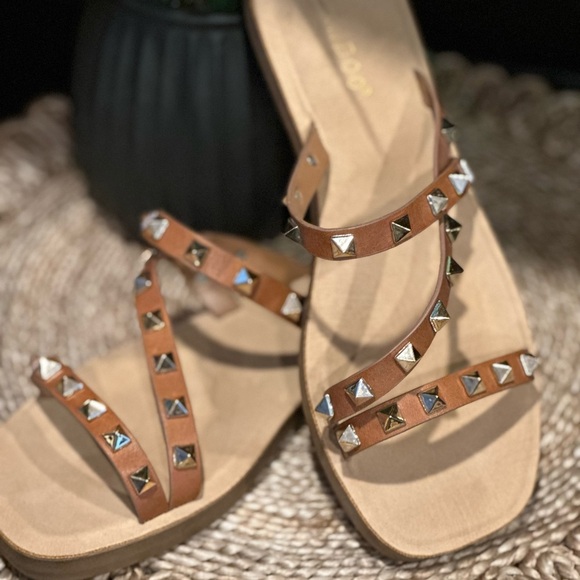 Brown slip on sandals with gold studs - Picture 5 of 6